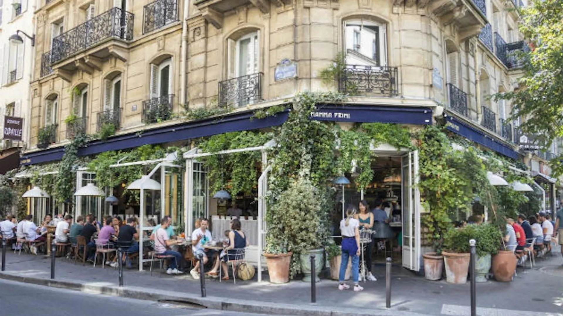 Charming Duplex In Montmartre Apartment *